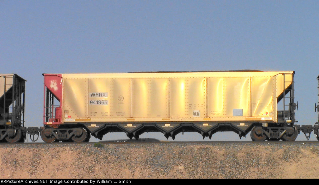 WB Unit Loaded Hooper Frt at Erie NV W-Pshr -54